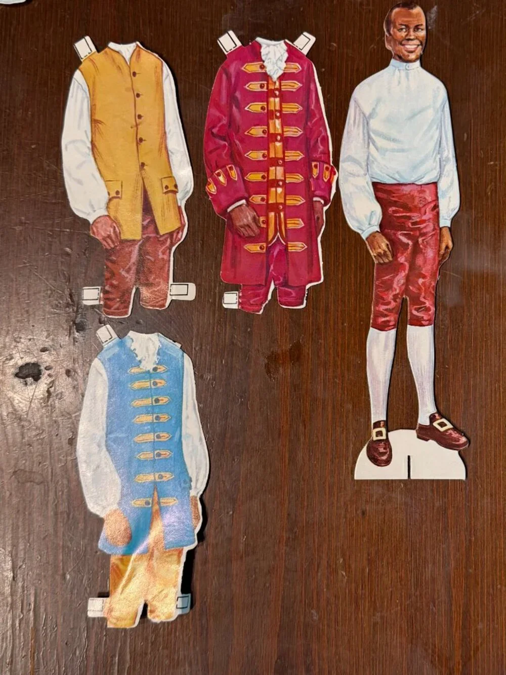Paper Dolls!! Vintage Colonial Williamsburg set with 8 characters/40 clothing pc
